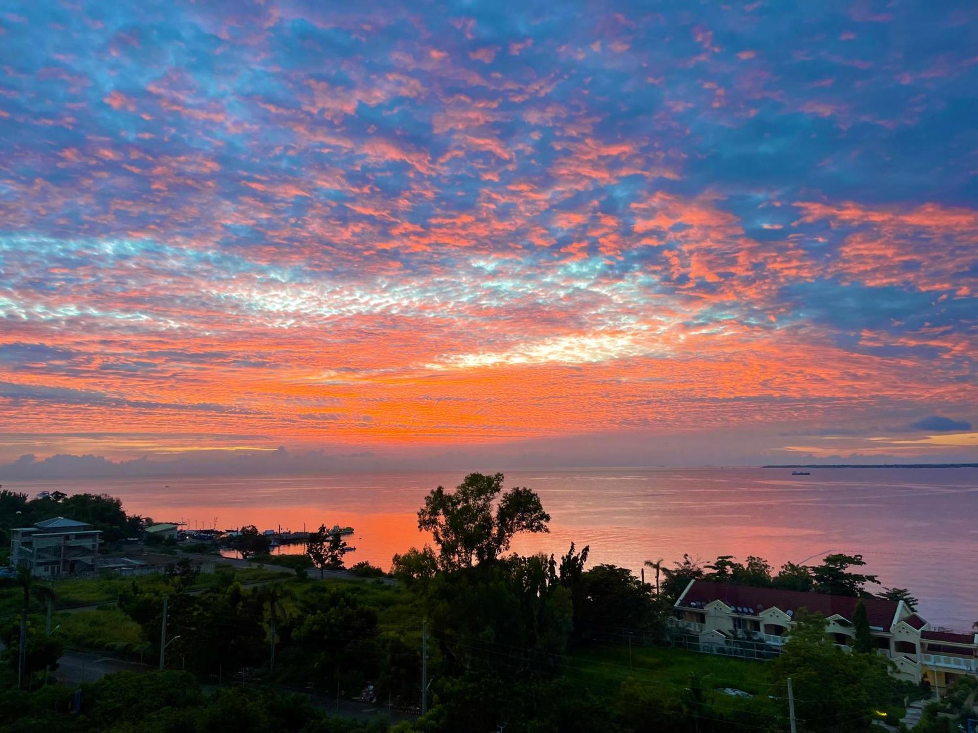 Oceanview Deluxe 1Br Suite La Mirada Lapu-Lapu City Kültér fotó